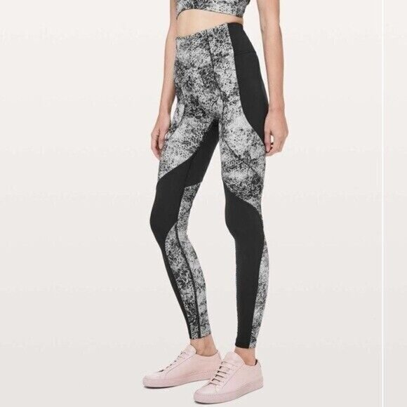 Lululemon Sz 4 Sweat & Repeat Tight *28" Black / Serigraph Starlight prints B19 - Picture 4 of 13